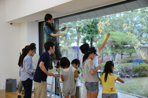MIZUNOMICHI/ 2012/ 窓にフィルム　/ 東北芸術工科大学やまがた藝術学舎