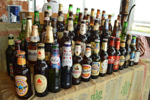 世界のビール/30の国と地域から50種類のビールを揃えました。
